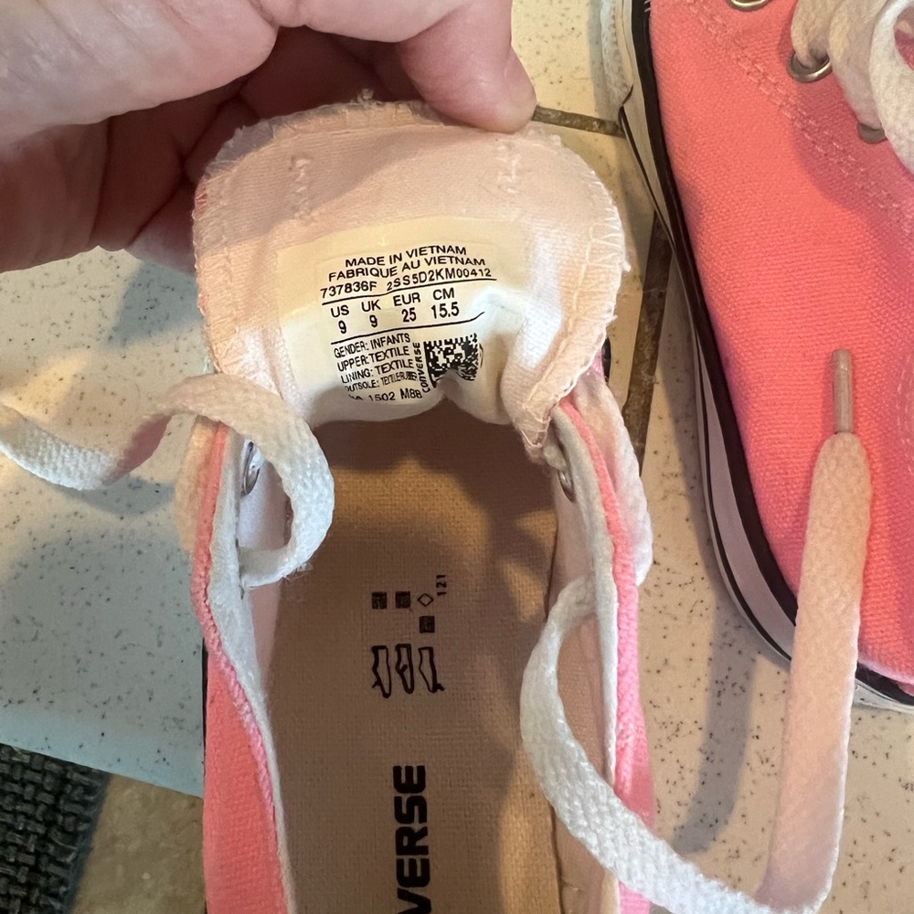 Toddler’s Converse - Picture 2 of 3